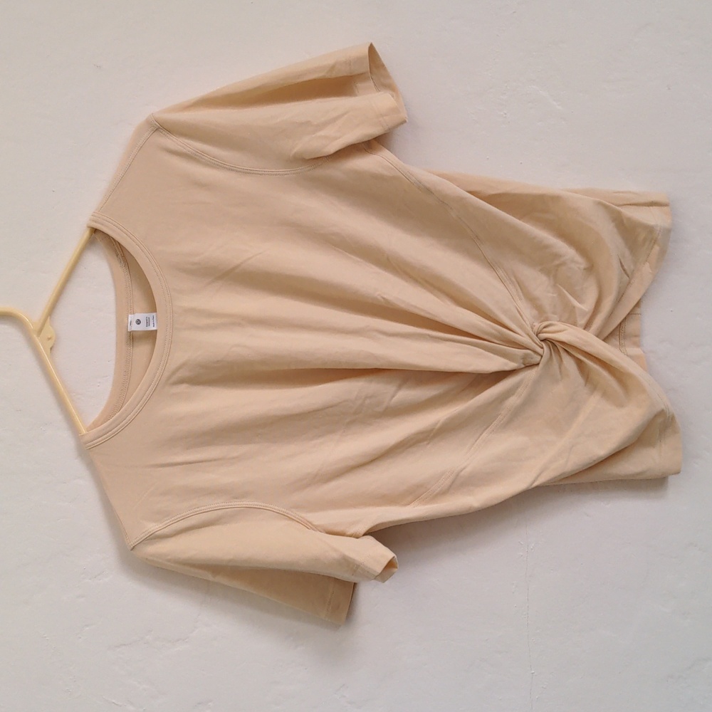 Lululemon knot twist front T-shirt, tan color, size 4